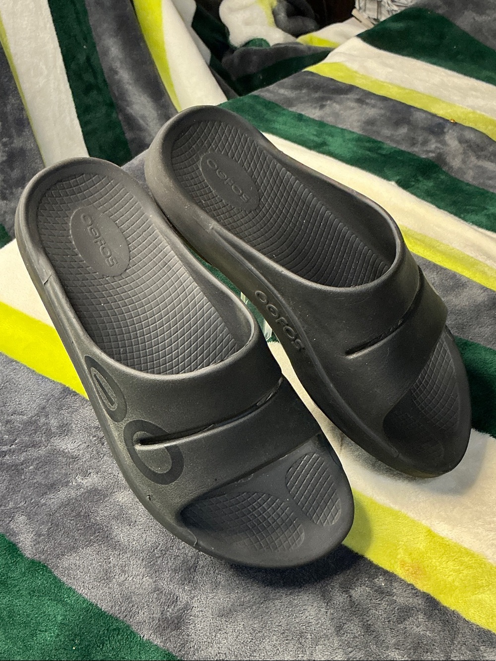 OOFOS Women’s Black Recovery Slide Sandals